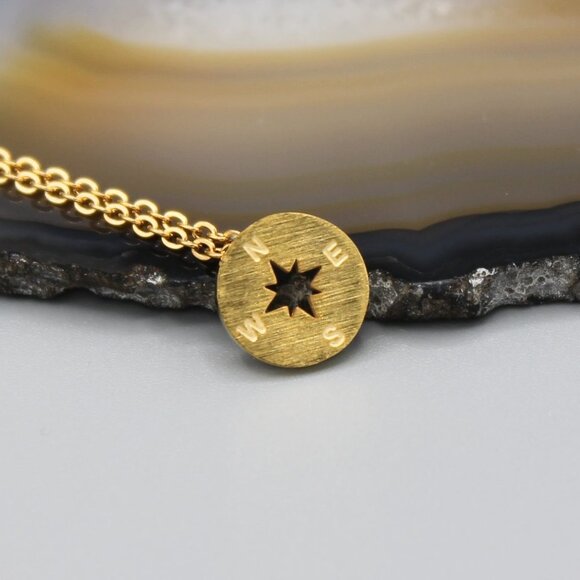 Jewelry necklace pendant with chain compass travel adventure gold tone fashion - Picture 1 of 8